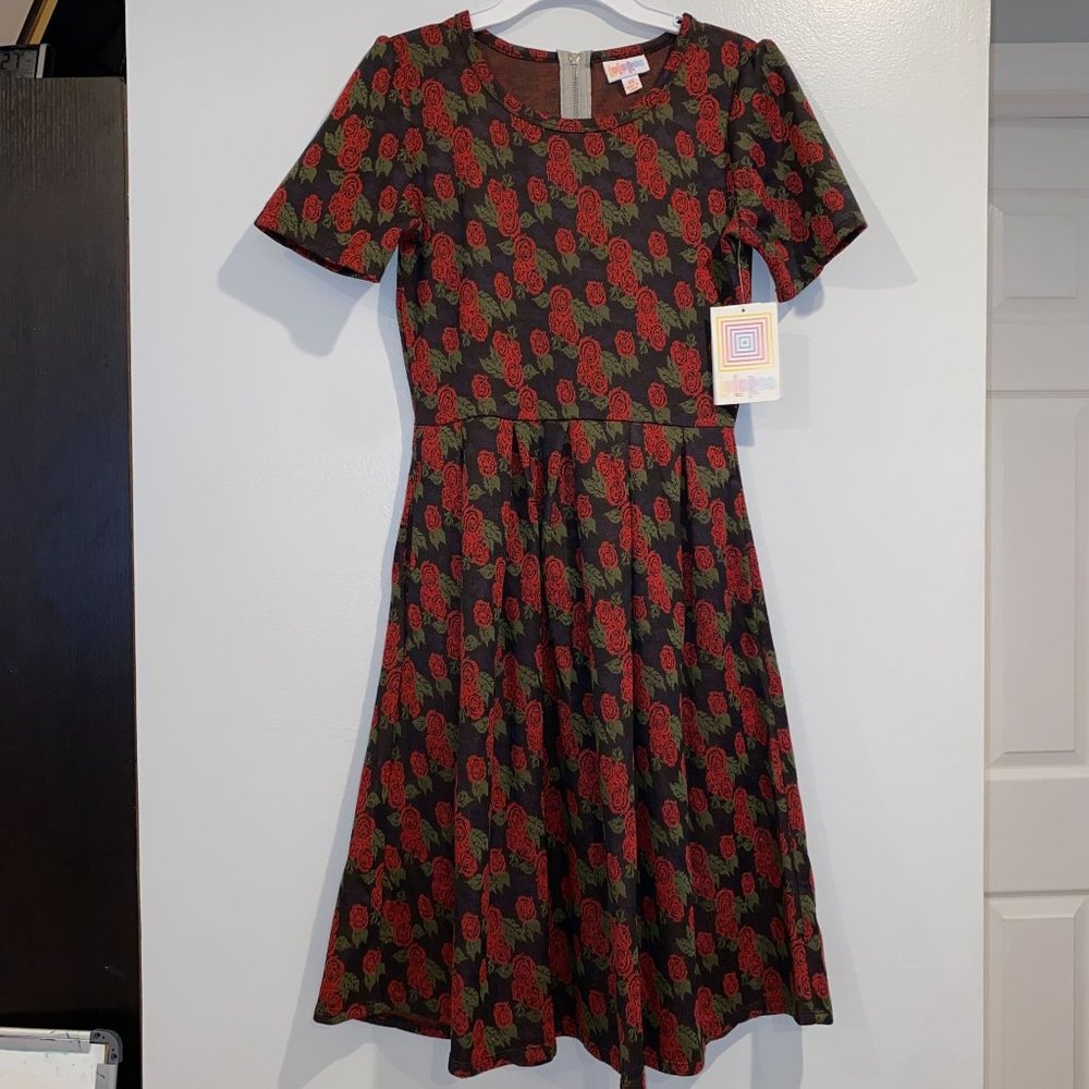 LuLaRoe Roses Pleated Amelia Dress XS Womens Red Black Short Sleeve Pockets